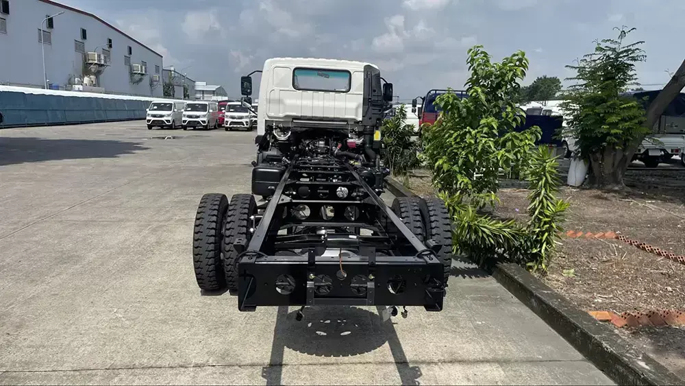 Khung sắt xi cứng cáp của xe tải thùng dài 6m3 Teraco